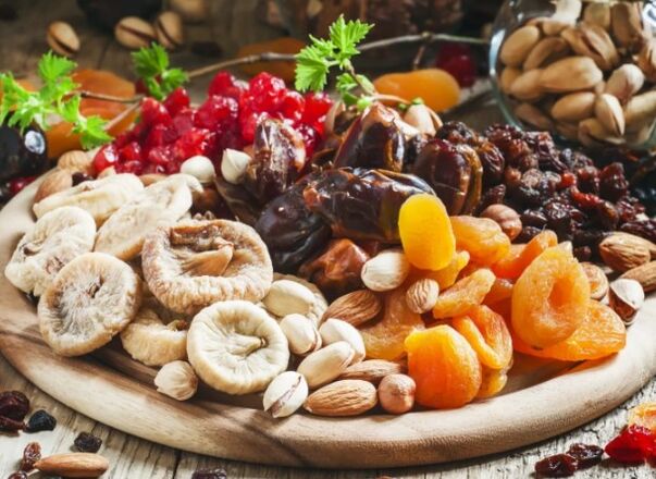 Walnuts and dried fruit